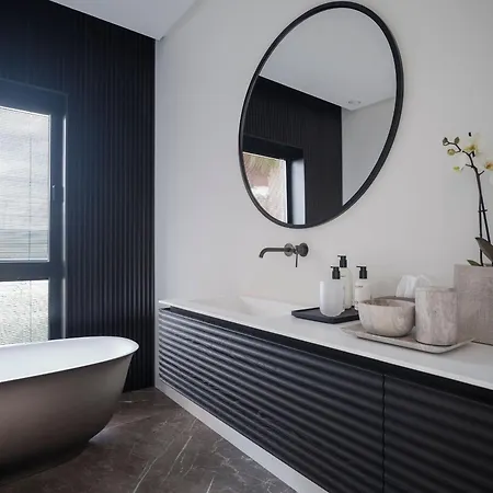 Royale, Moderna Con Piscina Y Vistas Al Mar فيلة *