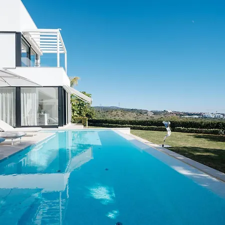 Royale, Moderna Con Piscina Y Vistas Al Mar فيلة
