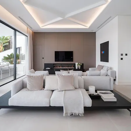 Villa Royale, Moderna Con Piscina Y Vistas Al Mar