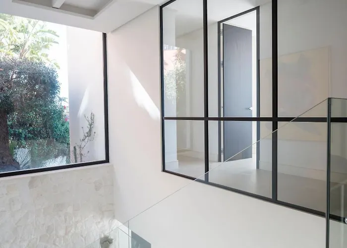 Royale, Moderna Con Piscina Y Vistas Al Mar Villa