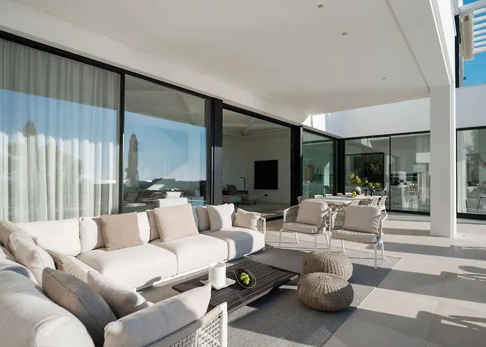 Villa Royale, Moderna Con Piscina Y Vistas Al Mar