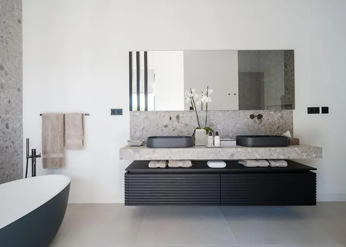 Villa Royale, Moderna Con Piscina Y Vistas Al Mar Marbella